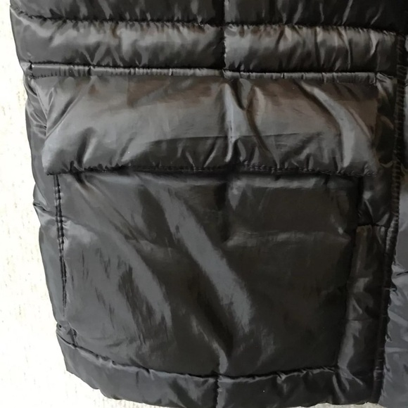 Levi's Box Quilted Puffer Vest Women's Size Small Black Recycled - Picture 8 of 11